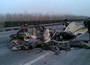 伊滨最新车祸爆料新闻,悲剧瞬间，生命消逝，警方全力调查  第2张